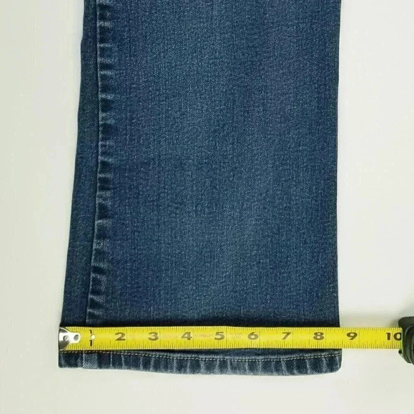 Simply Vera Wang Size 10 Woman's Blue Denim Straight 29 Inch Inseam Jeans - Picture 9 of 9